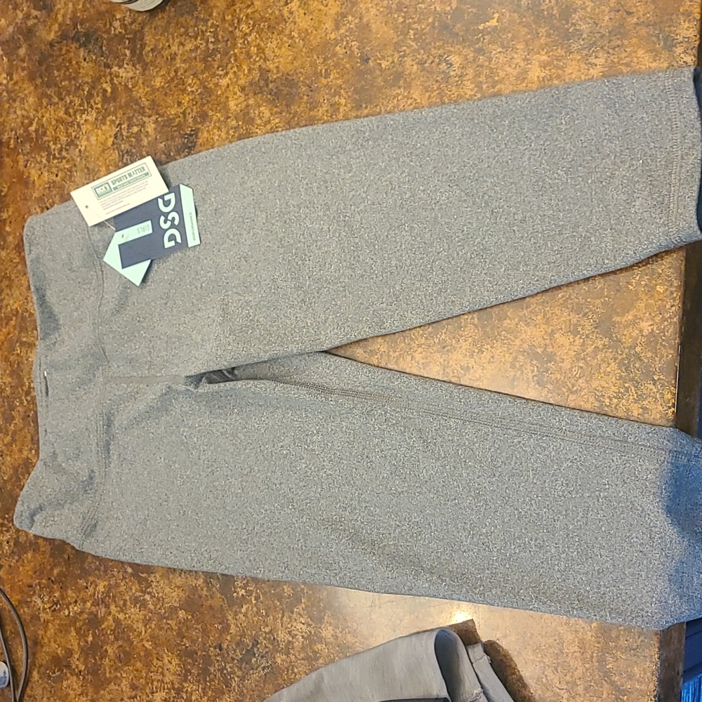 DSG girls athletic leggings. NWT. Sz M